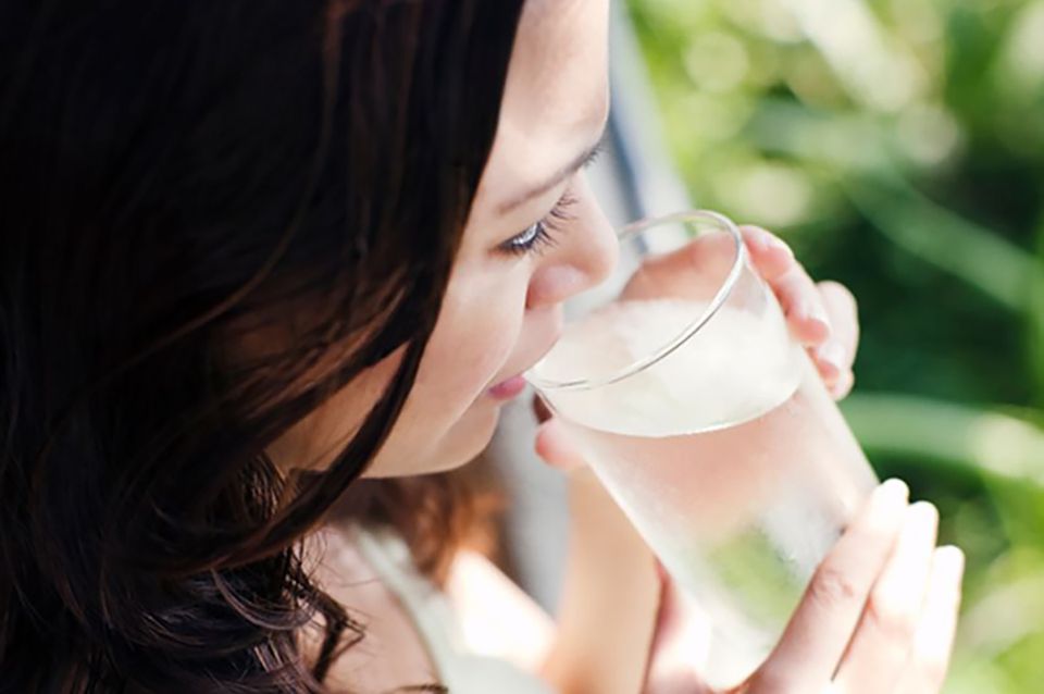 Manfaat Minum Air Putih Bagi Tubuh dan Kulit